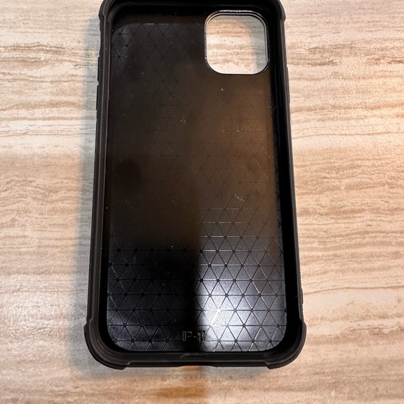 ADD TO A BUNDLE AND GET IT FOR FREE
iPhone 11 cover - Picture 2 of 8